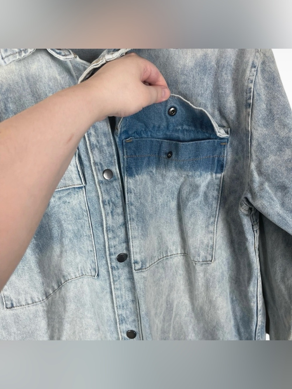 No Boundaries Menβs Medium Light Wash Denim Button Front Jacket - Picture 4 of 8